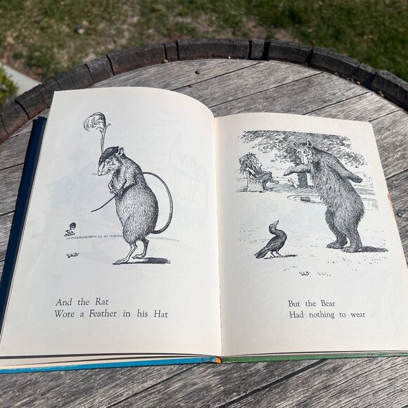 Childrens Book - Flip - Two Sections - Dandelion Library - Picture 3 of 10